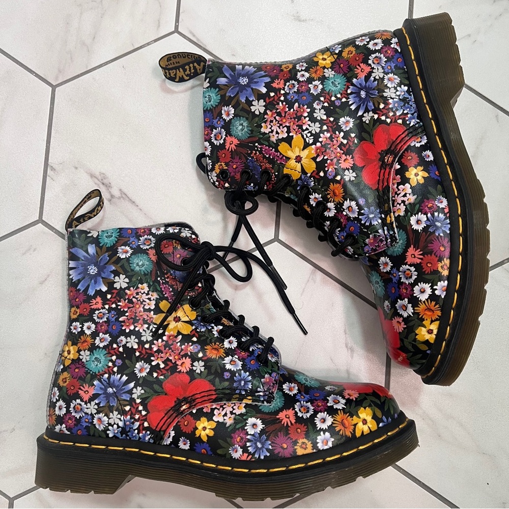 Dr. Martens 1460 Pascal Wanderlust Multicolored Floral Boot Size 8 Women - Picture 5 of 9